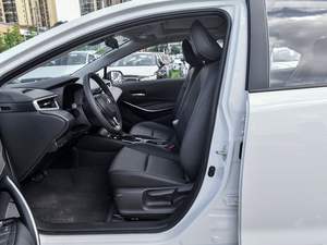 <span class=keywords><strong>Toyota</strong></span> a Corola 1,8 L hybride, transmission <span class=keywords><strong>automatique</strong></span>, toit ouvrant, sièges en cuir, économe en carburant et fiable, populaire dans le monde entier. - Product Image 5