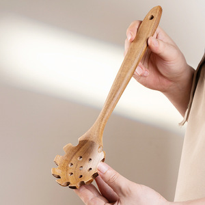 Ensemble d'ustensiles de cuisine en bois massif naturel cuillères à mélanger spatules louches passoire <span class=keywords><strong>cuillère</strong></span> fourchette à salade ustensile pour la cuisson - Product Image 5