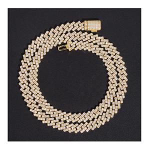 Collier en chaîne à maillons de luxe plaqué or de qualité supérieure avec diamants, idéal pour le quotidien, les soirées et les cadeaux – En promotion - Product Image 3