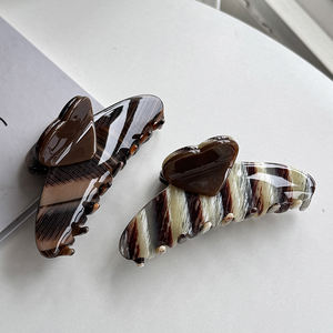 Kinling ที่หนีบผมแฟชั่นทรงหัวใจขนาดใหญ่มีกรดอะซิติกสำหรับผู้หญิง - Product Image 3