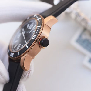 นาฬิกาแฟชั่นผู้ชายคุณภาพสูง ดีไซน์ทันสมัย วัดความเร็วได้ แสดงวันที่ สายยาง ตัวเรือนเรืองแสง - Product Image 4