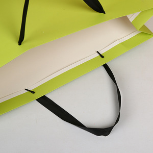 Sac en papier Wenyi personnalisé avec logo, biodégradable, pour vêtements, bijoux, cosmétiques, cadeaux et emballages de shopping - Product Image 1