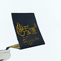 Étiquettes tissées personnalisées en polyester damassé doré métallisé de qualité supérieure, étiquettes en satin TGA haute densité en rouleau, douces pour vêtements, chapeaux, sacs, manteaux
