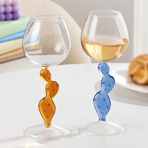 Copas de Vino Tinto y Cócteles de Vidrio Borosilicato Soplado a Mano, con Diseño 3D de Cactus del Oásis del Desierto, en Colores Rosa, Verde, Azul y Ámbar, de Tallo Alto - Product Image 5