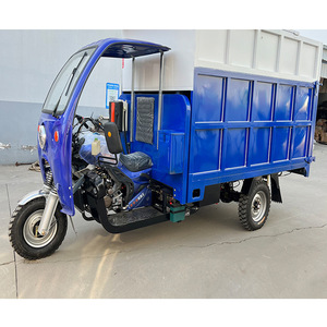 Camion poubelle compacteur à trois roues bleu, moteur essence, avec bac à déchets pour la collecte et le transport des ordures - Product Image 2