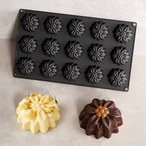 Moule à gâteau en silicone antiadhésif de qualité platine LFGB sans BPA, en forme de fleur à 15 cavités, fabriqué par MUYULINS Factory - Product Image 1