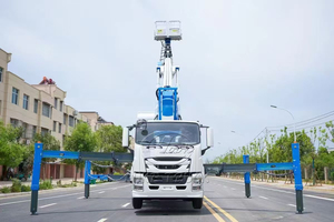 Camión Plataforma Elevadora de Servicio Pesado de 45m ISUZU 4x2 con Brazo Telescópico para Trabajos en Altura - Product Image 2
