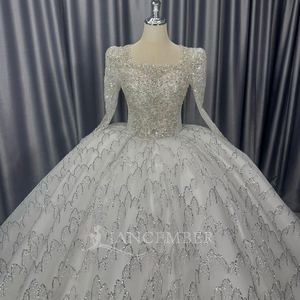 Lscm114 Superbe Robe de Mariée Blanche à Corset Perlé, Motif Écailles, Appliques Scintillantes, Traîne Chapelle Moderne, Coupe Princesse - Product Image 3