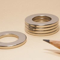 Aimant annulaire N38 de haute qualité, aimants Ndfeb ronds 30-15x2 disponibles pour les projets techniques