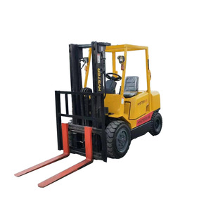 Montacargas Diésel Hyster de 3.5 Toneladas con Pintura Original Usada para Manejo Industrial de Materiales - Product Image 2