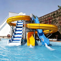 Toboggan aquatique extérieur en fibre de verre et plastique - Convient aux adultes et aux enfants, comme équipement de divertissement aquatique courant pour les familles et les écoles