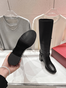 Botas Elegantes de Tacón Medio con Correa y Hebilla, Punta en Pico, para Mujer, Ocasiones Formales y Casuales, Estilo Valentino - Product Image 6