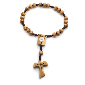 Braccialetto Rosario Cattolico <span class=keywords><strong>in</strong></span> Legno di Pino Naturale 8mm, Perline da Preghiera Annodate a Mano, Crocifisso <span class=keywords><strong>in</strong></span> Legno, Rosario Religioso da Polso per Battesimo - Product Image 3