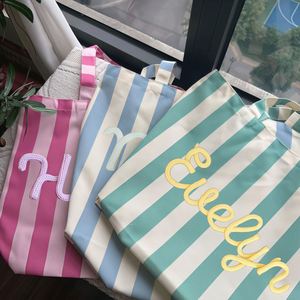Bolsa de Mano Cuadrada Personalizada con Nombre de Profesor, a Rayas, de Colores Mezclados, Bordada, de Lona, para la Playa, Organizador para el Aula - Product Image 3