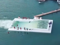 Simulateur de surf flottant commercial en acier inoxydable 304 galvanisé à chaud 13x23m lumière d'équipement d'amusement d'eau à bas prix
