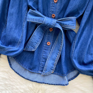 Camisa vaquera vintage de mujer con cuello alto, manga farol y cintura atada, a la moda - Product Image 5