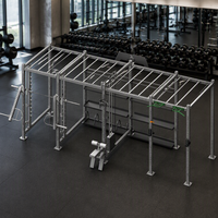 Station de musculation modulaire avec câbles, rangement de plaques de poids, barre de traction et barres de dips pour entraînement fonctionnel de force