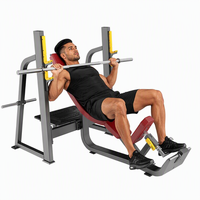 Machine professionnelle de musculation inclinable pour exercices de pectoraux avec barre et plaques de poids