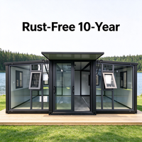 Maison conteneur extensible à double aile de 20 pieds avec mur-rideau en verre, mini-maison préfabriquée avec panneau solaire, prête pour les zones éloignées