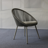 Ensemble bistrot d'extérieur moderne style Acapulco 3 pièces avec chaises en corde tressée et table ronde en verre pour balcon, jardin, salon