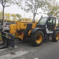 Chariot télescopique XC6-3514 de 3,5 tonnes et 14 m pour l'empilage de conteneurs vides des entreprises logistiques des Émirats arabes unis