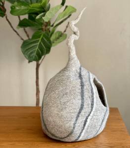 Cama para gatos de lana de fieltro natural grande ecológica para gatos - Product Image 4