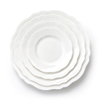 Assiettes de présentation en porcelaine fine gaufrée, style baroque, assiettes plates blanches festonnées pour mariage