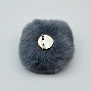 Pompón de bola de piel sintética colorido de buen precio de gran oferta de 39 colores con <span class=keywords><strong>Pin</strong></span> para gorro de tela - Product Image 3