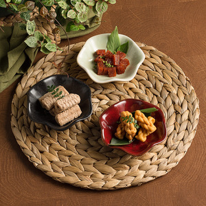 Plat à sauce en porcelaine Feuille de Lotus, compatible micro-ondes, sous glaçure, design moderne et minimaliste pour hôtels, restaurants et usage domestique - Product Image 2