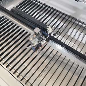 Découpeuse laser CO2 hybride multi-matériaux LaserM-1390 : Spécialiste de l'acier fin, du bois, du MDF, de l'acrylique et du cuir - Product Image 5
