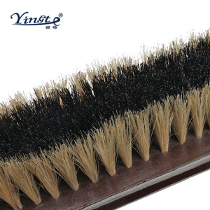 Cepillo para zapatos de madera maciza Yinste con cerdas de pelo de cerdo para limpieza y cuidado - Product Image 1