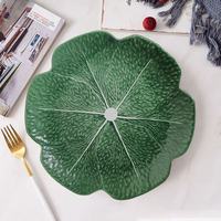Ensemble d'assiettes en céramique écologiques: chargeurs de feuilles de chou fabriqués à la main pour la présentation et le service sur table