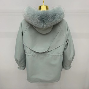 Elegante <span class=keywords><strong>Cappotto</strong></span> <span class=keywords><strong>in</strong></span> Stile Coreano <span class=keywords><strong>con</strong></span> Esterno <span class=keywords><strong>in</strong></span> Poliestere e Fodera <span class=keywords><strong>in</strong></span> Vera <span class=keywords><strong>Pelliccia</strong></span>, Orlo a Linea e Design Aderente <span class=keywords><strong>in</strong></span> Vera <span class=keywords><strong>Pelliccia</strong></span> di Volpe - Product Image 6