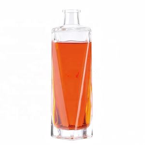 Personnalisé Unique Forme 500ml 750ml Carré Liqueur <span class=keywords><strong>Bouteille</strong></span> En Verre <span class=keywords><strong>Bouchon</strong></span> de Liège pour Brandy Vodka Gin Rhum Whisky Sérigraphie Surface - Product Image 2