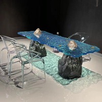 Table à manger contemporaine Twin Peaks Meteorite Glacier avec résine époxy cristal de platine pour la maison hôtel club ou salon de thé