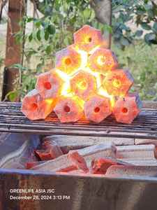 Carbón de madera dura en palo blanco no brillante/forma hexagonal para uso en barbacoa y cachimba - Product Image 3