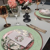 Assiettes de présentation en plastique vert de 13 pouces à motif floral pour mariages et fêtes