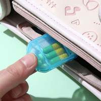 Mini boîte à médicaments moderne et simple à 3 compartiments, portable, pour transporter trois repas par jour, boîte de rangement pour pilules en plastique transparent, marque OEM