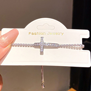 Bracciale Scorrevole Regolabile con Croce e Zirconi per Donna, Placcato in Rame Argento e Oro, Gioiello Religioso Cristiano Minimalista alla Moda - Product Image 4