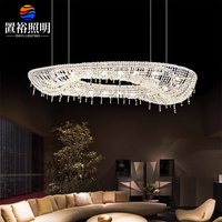 Fournisseur professionnel de luminaires suspendus LED longs personnalisables, taille sur mesure, pour villa, salon, escalier, en fer et cristal.