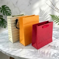 Sacs cadeaux de luxe en carton ivoire de haute qualité, écologiques et durables, avec poignée
