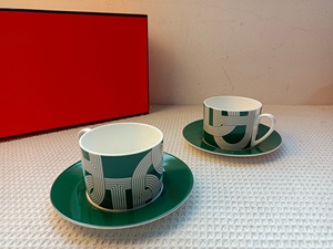 Juego de Tazas y Platos de Cerámica de Lujo, Diseño Runway en Blanco y Negro, para 2 Personas, Ideal para Regalos - Product Image 3