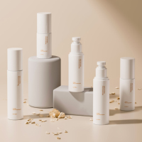 Flacon pulvérisateur en plastique d'eau de soin de la peau blanc à brume fine de 70ml 90ml 150ml 160ml pour cosmétiques en stock