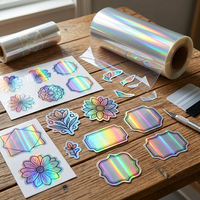Rouleau de film de plastification holographique prismatique transparent et souple avec effet de plastification à froid pour autocollants cadeaux et artisanat