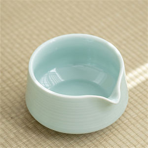 Bol à matcha en céramique fait main avec logo personnalisé, simple, moderne, écologique, de haute qualité, avec bec verseur pour service à thé - Product Image 6