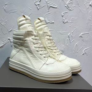 Designer senior personnalise des chaussures de marche luxueuses avec un dessus en cuir véritable, respirantes et imperméables, pour hommes et femmes. - Product Image 2