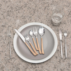 Ensemble de couverts en acier inoxydable de qualité alimentaire 18/8, poignées en plastique antidérapantes, certifiés LFGB, réutilisables, durables, compatibles lave-vaisselle, pour les voyages - Product Image 2