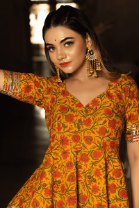 Ensemble Sharara en coton jaune moutarde Darpan de fabrication indienne avec ensemble Sharara à la mode imprimé floral - Product Image 5