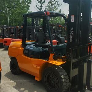 Montacargas Diésel Usado de Segunda Mano, Montacargas Japoneses Originales de Combustión Interna Toyota FD50 de 5 Toneladas a Bajo Precio - Product Image 1