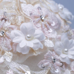 Nuovo Abito da Sposa Champagne con Scollatura a Cuore, Pizzo Floreale e Maniche a Sbuffo Lunghe - Product Image 3